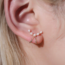 Load image into Gallery viewer, Korean version simple clip earrings without piercing fashion one word pearl ear clip arc single ear bone clip