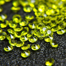 Load image into Gallery viewer, 1000Pcs/lot 4.5mm Wedding Party Decoration Tiny Diamond Confetti Acrylic Crystals Confetti DIY Crafts Embellishments