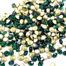 Load image into Gallery viewer, confetti Tiny 2.5mm Crystals Scatter Acrylic Diamonds beads for Gift Craft Birthday Wedding Party baby shower table favor DIY Wh